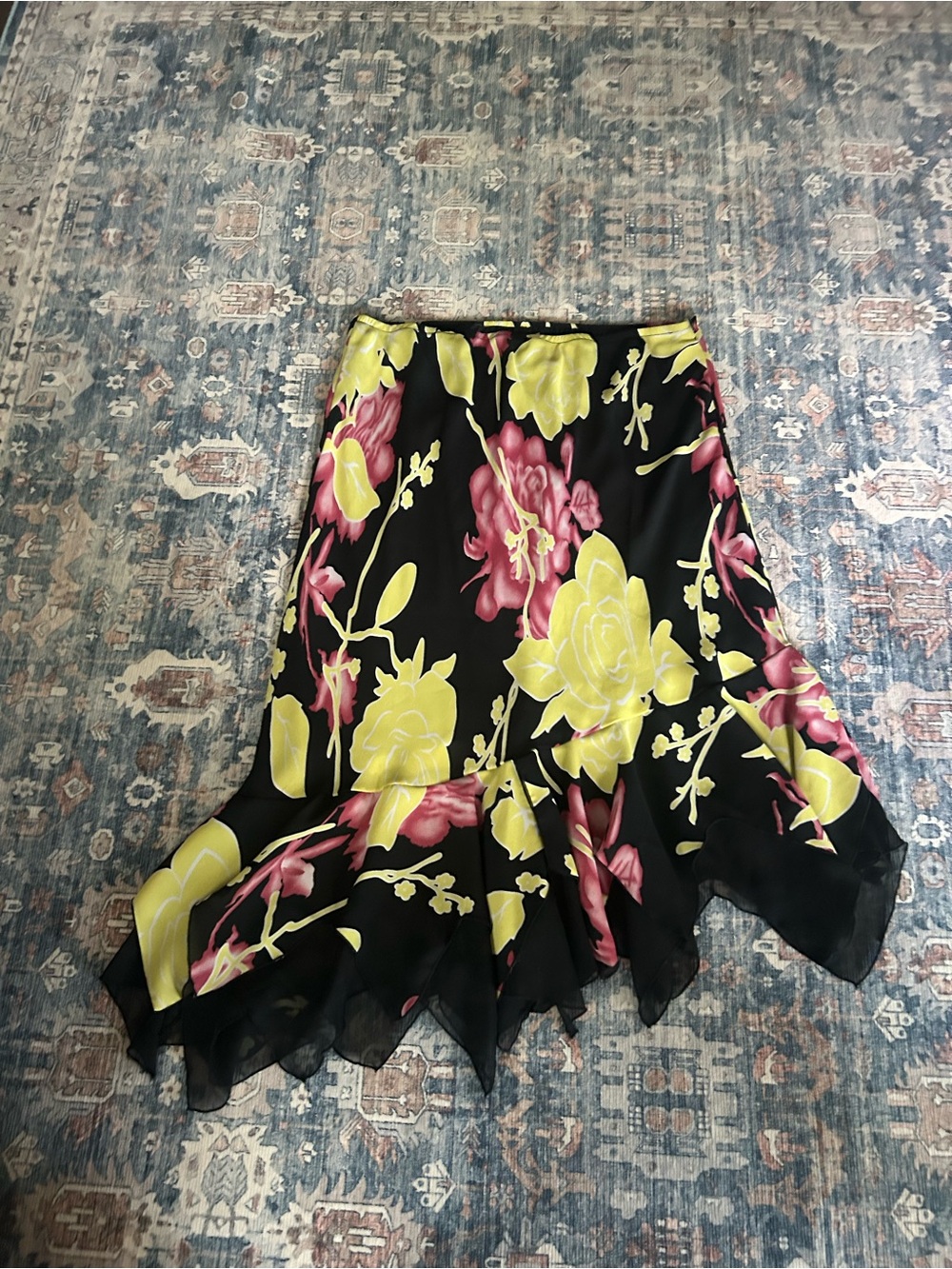 Vintage floral asymmetric midi skirt.